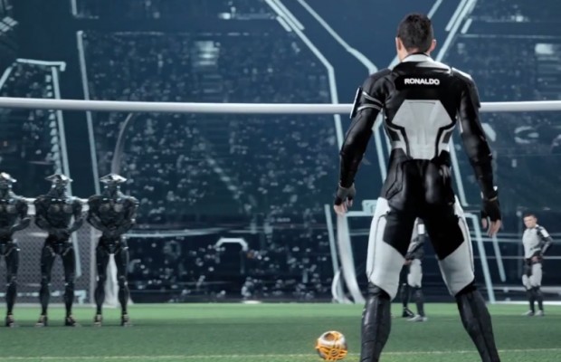  Galaxy11: Messi y Ronaldo juegan por salvar al mundo