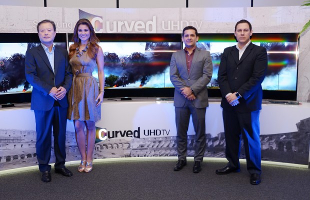  Samsung presentó su TV CURVO UHD
