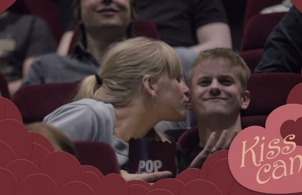  ‘Zombie Kiss Cam’