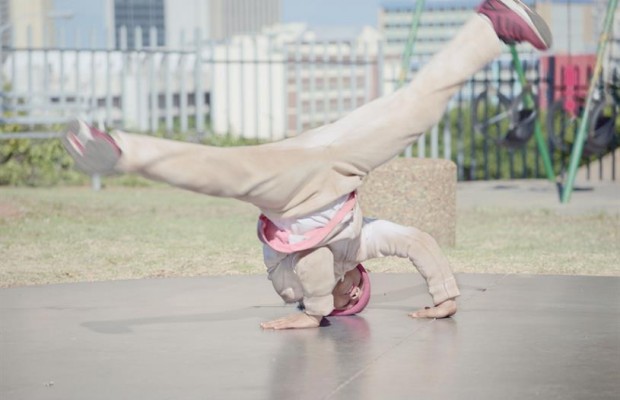  ‘Breakdancing girl’