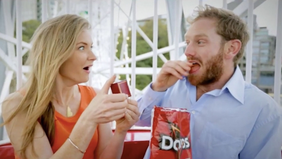 Doritos es criticado en este comercial por sus prácticas de producción.
