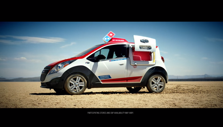 Con este anuncio, Domino's presenta uno de sus servicios más novedosos.