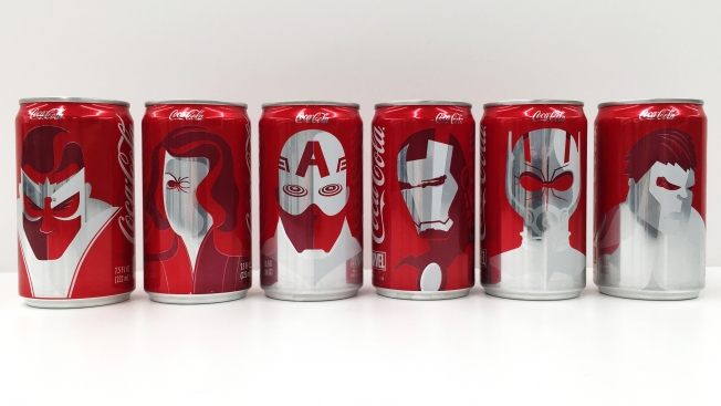 Coca-Cola vistió sus latas al estilo Marvel para esta campaña.