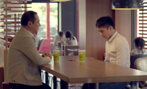 El nuevo comercial de McDonald's ha generado polémica en Asia.