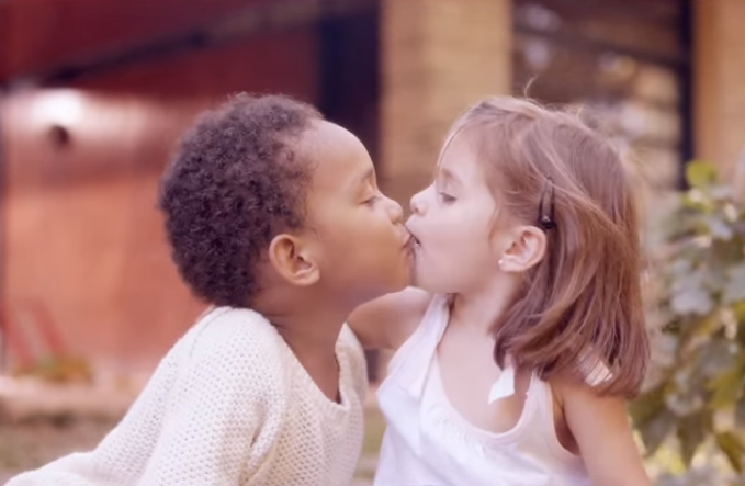 Este 13 de abril se conmemora el Día Internacional del Beso.