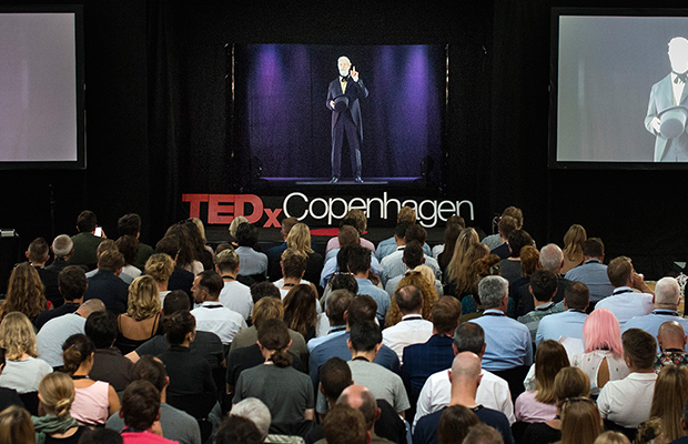  Carlsberg trae a la vida a su fundador para TEDx