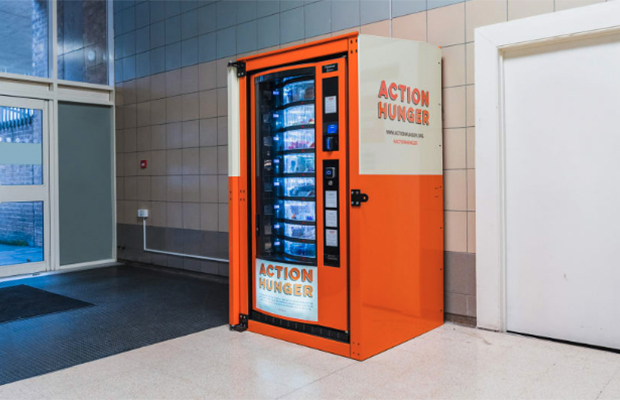  Esta máquina expendedora da comida gratis a los desamparados