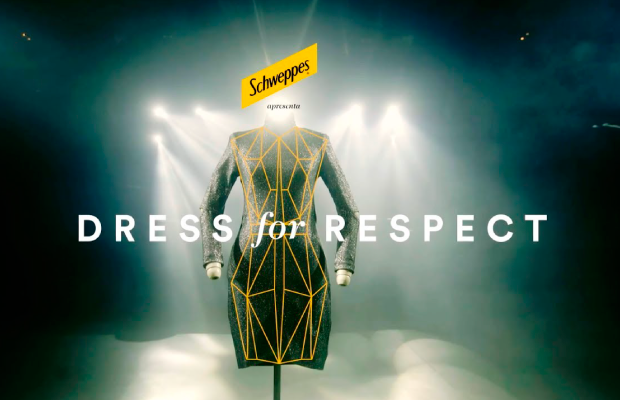  Schweppes crea vestido para generar conciencia sobre el acoso sexual